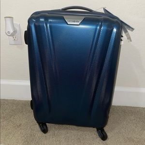 Samsonite swerv dlx 20” spinner carry-on luggage